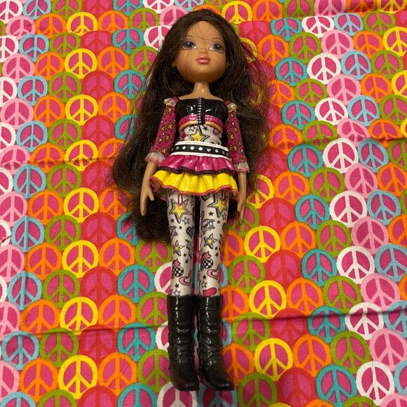 Moxie Girlz Sophina Art-titide 11" Doll Dressed as Shown - Picture 2 of 7